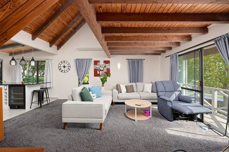 Photo of property in 2 Raelene Place, Massey, Auckland, 0614