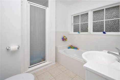 Photo of property in 53 Beechdale Crescent, Pakuranga Heights, Auckland, 2010