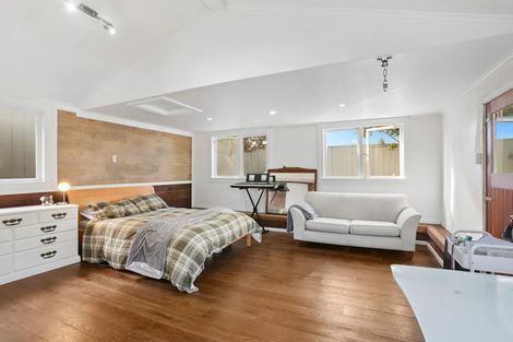 Photo of property in 15 Kingdale Road, Henderson, Auckland, 0610