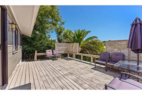 Photo of property in 2/74 Cockayne Crescent, Sunnynook, Auckland, 0620