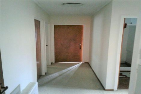 Photo of property in 9 Rathgar Road, Henderson, Auckland, 0610