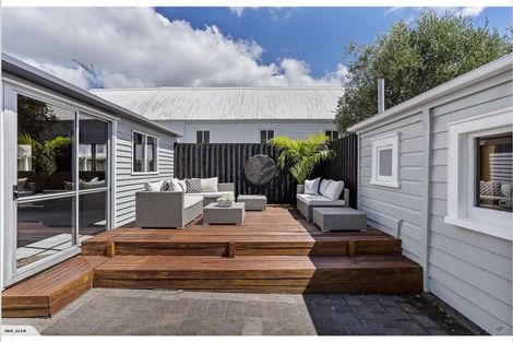 Photo of property in 1/12 Rodney Road, Northcote Point, Auckland, 0627