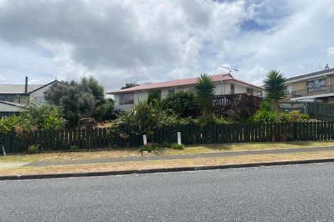 Photo of property in 27 Moncrieff Avenue, Clendon Park, Auckland, 2103