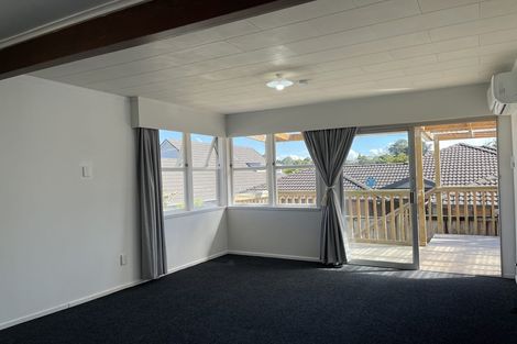 Photo of property in 15 Cliff View Drive, Green Bay, Auckland, 0604