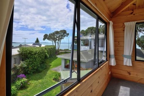 Photo of property in 33 The Esplanade, Eastern Beach, Auckland, 2012