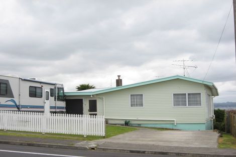 Photo of property in 1048 Whangaparaoa Road, Tindalls Beach, Whangaparaoa, 0930