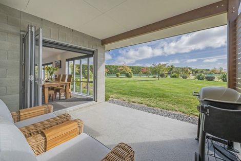 Photo of property in 39 Thorndon Close, Kirwee, Darfield, 7571