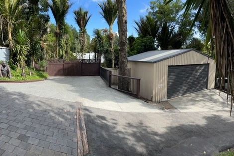 Photo of property in 560 Scenic Drive, Waiatarua, Auckland, 0612