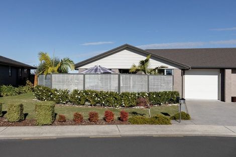 Photo of property in Waterview Estate, 70/4 Greystone Place, Omokoroa, 3114
