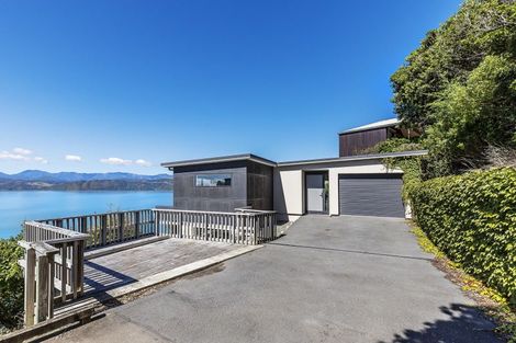 Photo of property in 67 Pretoria Road, Karaka Bays, Wellington, 6022