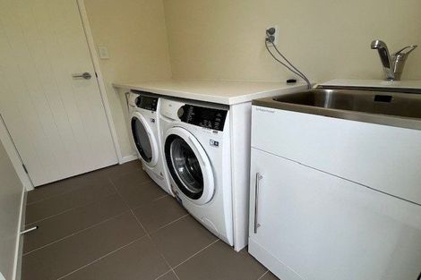 Photo of property in 9 Swindon Close, Mellons Bay, Auckland, 2014