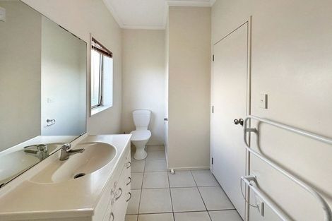 Photo of property in 35 Brashier Circle, Sunnyvale, Auckland, 0612