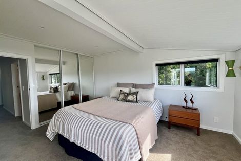 Photo of property in 15 Piha Road, Piha, New Lynn, 0772