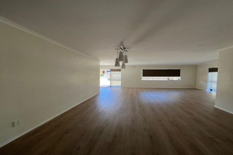 Photo of property in 6 Arrowsmith Drive, Clover Park, Auckland, 2019