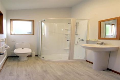 Photo of property in 1070 Beach Road, Torbay, Auckland, 0630