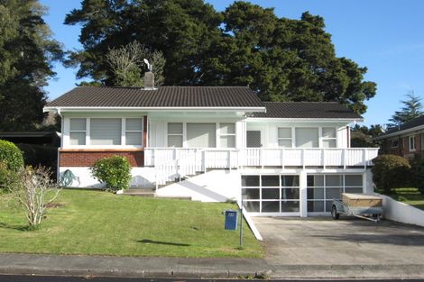 Photo of property in 27 Lawrence Crescent, Hillpark, Auckland, 2102