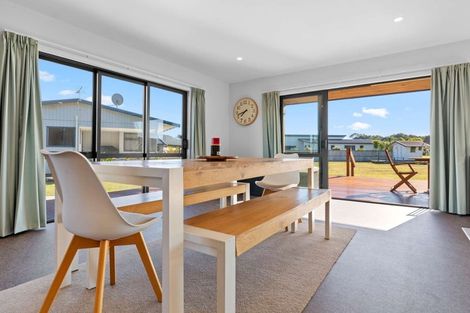 Photo of property in 135 Harbour Drive, Matarangi, Whitianga, 3592