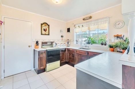 Photo of property in 15 Donzella Place, Conifer Grove, Takanini, 2112