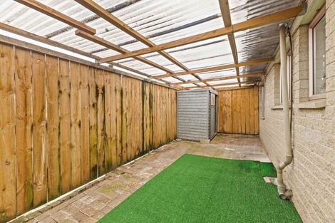 Photo of property in 2/76 Kenderdine Road, Papatoetoe, Auckland, 2025