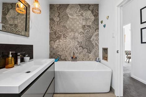 Photo of property in 482 Devon Street East, Strandon, New Plymouth, 4312