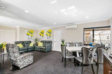 Photo of property in 2/83 Meadowland Drive, Somerville, Auckland, 2014