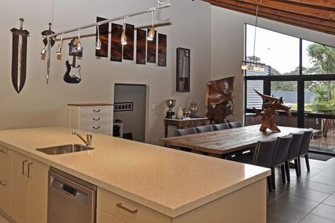 Photo of property in 5 Rewa Rewa Valley, Tairua, 3508