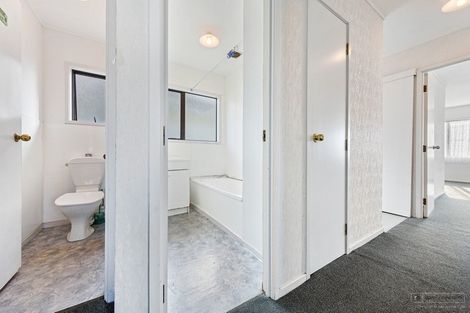 Photo of property in 2/31 Solveig Place, Randwick Park, Auckland, 2105