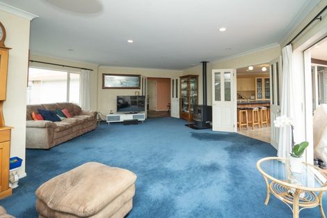 Photo of property in 9 Royal Heights, Glen Avon, New Plymouth, 4312