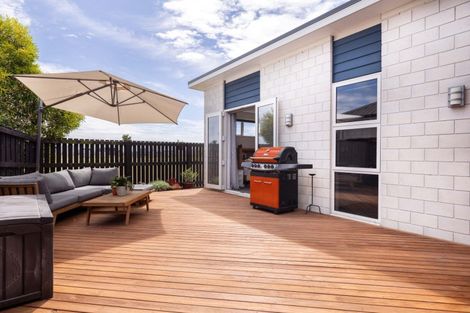 Photo of property in 28 Marion Crescent, Papamoa Beach, Papamoa, 3118