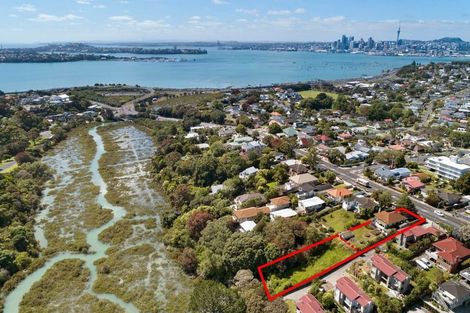 Photo of property in 43 Onewa Road, Northcote, Auckland, 0627