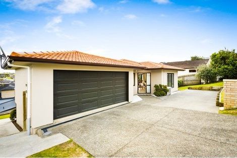 Photo of property in 40 Rising Parade, Fairview Heights, Auckland, 0632