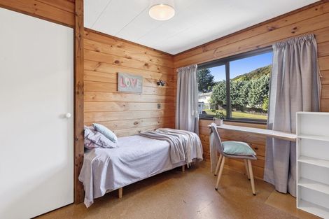 Photo of property in 18 Oaklands Grove, Clouston Park, Upper Hutt, 5018