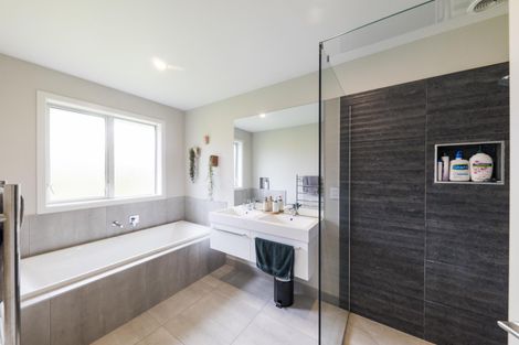 Photo of property in 20 Highland View Drive, Tokomaru, Palmerston North, 4474