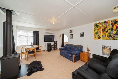 Photo of property in 17 Douglas Street, Hawera, 4610