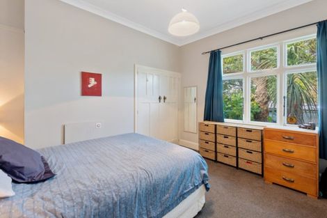 Photo of property in 33 Saint Andrews Square, Strowan, Christchurch, 8052