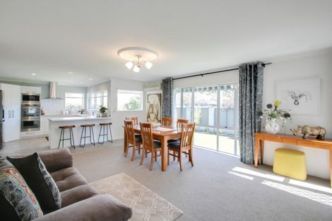 Photo of property in 2 Fern Grove, Taradale, Napier, 4112
