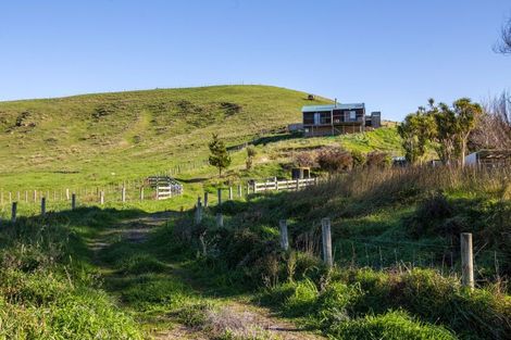 Photo of property in 32 Whangaimoana Beach Road, Whangaimoana, Pirinoa, 5772