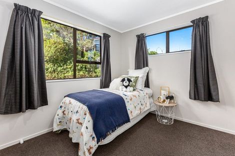 Photo of property in 11 Cleat Street, Whitby, Porirua, 5024