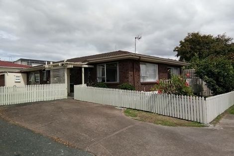 Photo of property in 1/11 Ciprian Place, Henderson, Auckland, 0612