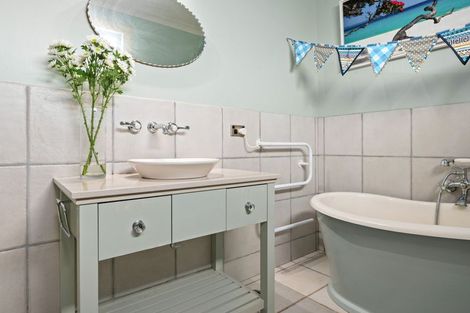 Photo of property in 35 The Esplanade, Huntington, Hamilton, 3210