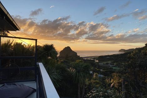 Photo of property in 91 Seaview Road, Piha, New Lynn, 0772