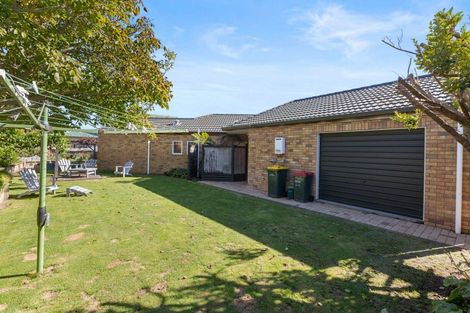 Photo of property in 9 Taylor Place, Merrilands, New Plymouth, 4312