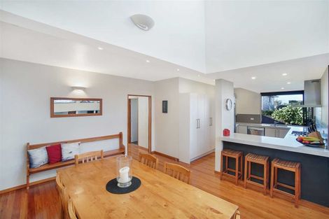 Photo of property in 65 Forrest Hill Road, Milford, Auckland, 0620