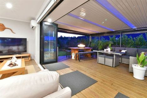 Photo of property in 32 Woodridge Drive, Stanmore Bay, Whangaparaoa, 0932