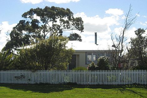 Photo of property in 25 Ngahina Street, Marton, 4710