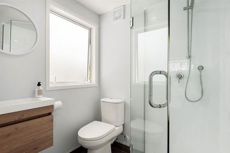 Photo of property in 14 Tarahanga Street, Northcote, Auckland, 0627