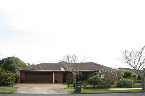 Photo of property in 12 Kinross Drive, Merrilands, New Plymouth, 4312