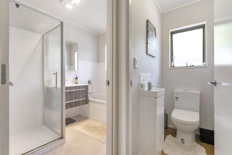 Photo of property in 24 Claverdon Drive, Massey, Auckland, 0614