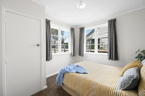 Photo of property in 15 Paul Crescent, Fairfield, Hamilton, 3214