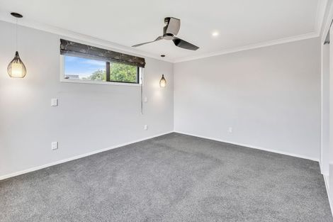 Photo of property in 2/16 Hillcrest Avenue, Hillcrest, Auckland, 0627